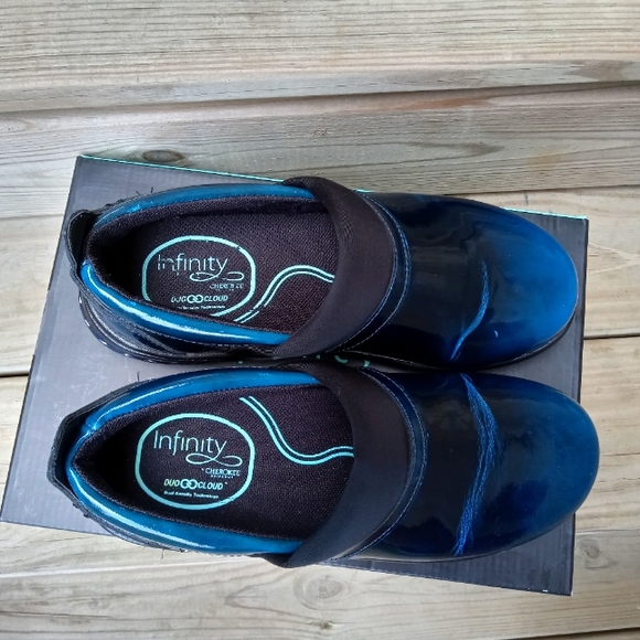 Infinity By Cherokee Stride Clogs/Size 7.5 - Picture 9 of 12